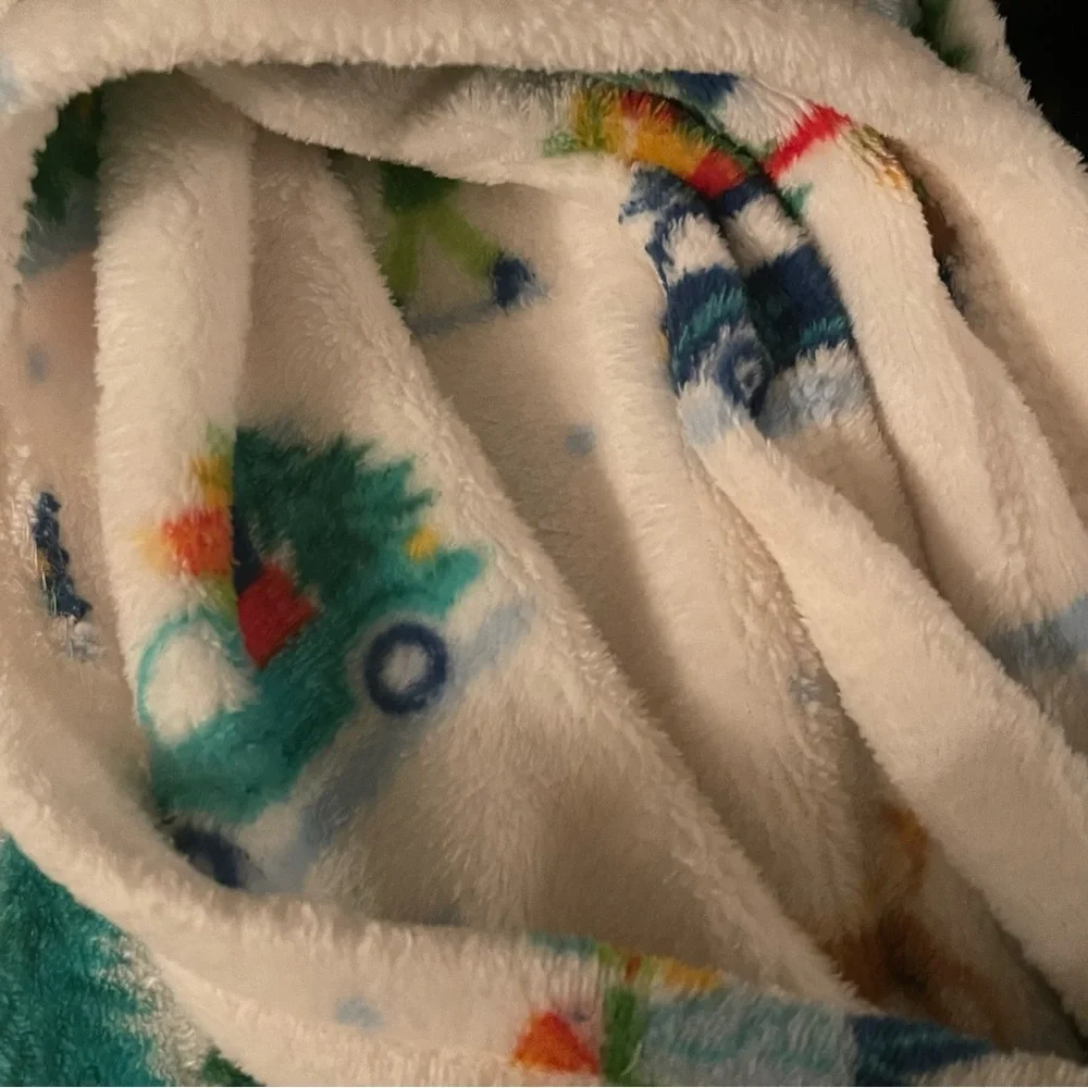 2024 Target Wondershop Holiday Plush Throw Blanket